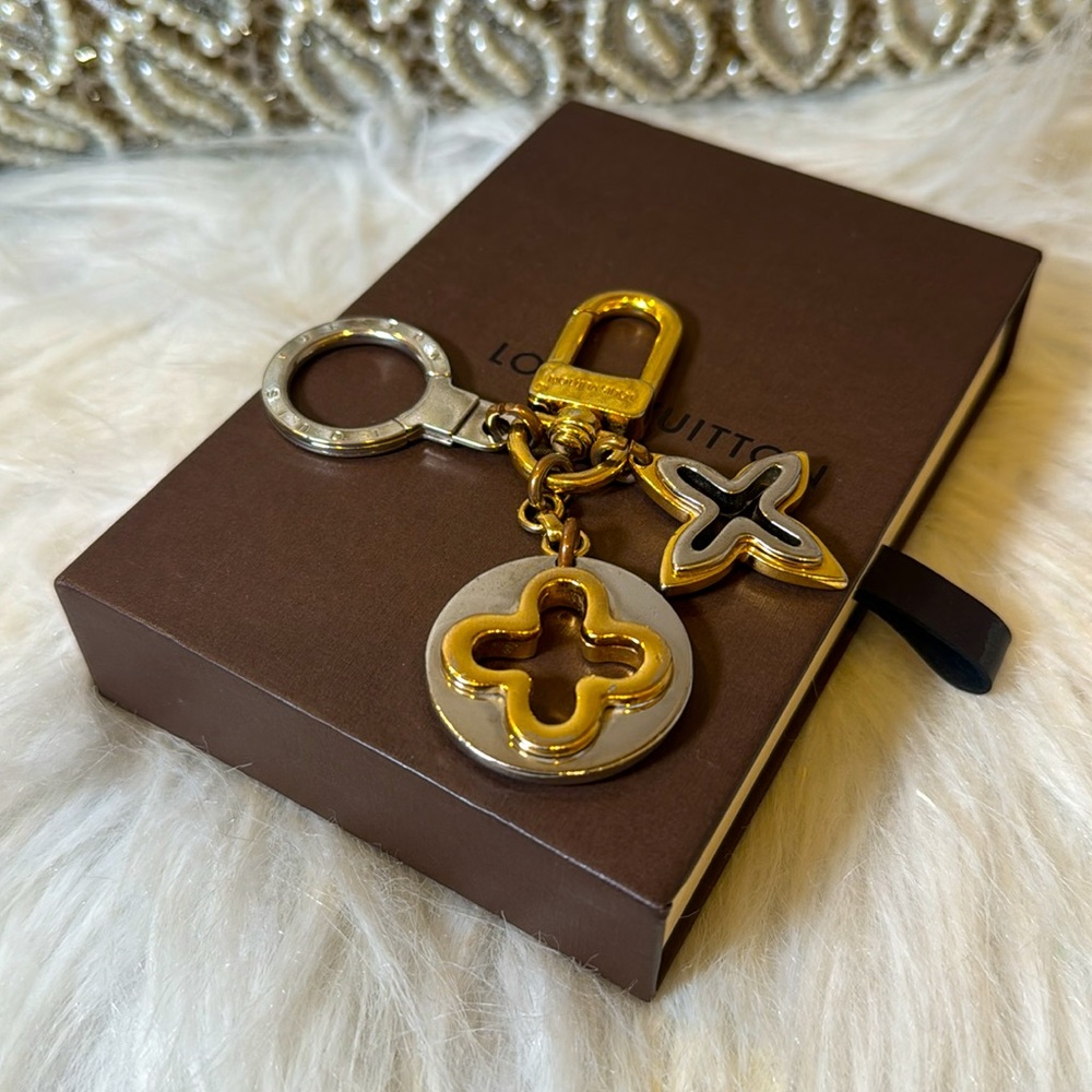 Auth Louis Vuitton Porte Cles Insolence Keyring Keychain Charm